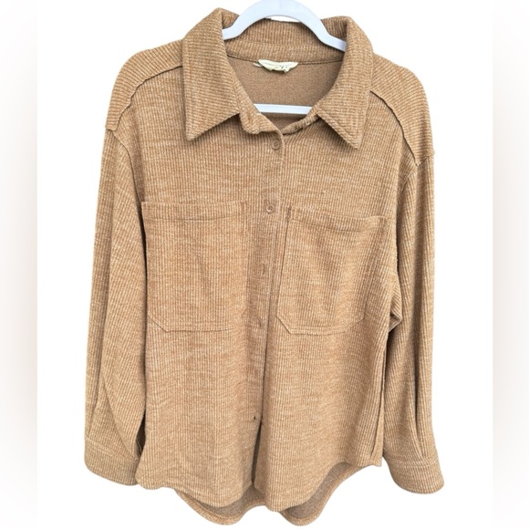 Sweaters - Tan oversized button up shacket Longsleeve size M